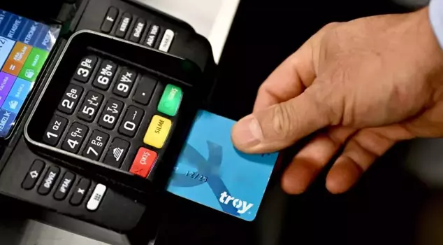 Центральный банк снизил процентные ставки по кредитным картам.