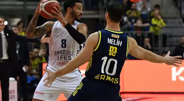 Fenerbahçe Beko defeated Anadolu Efes in overtime.
