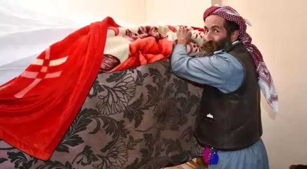 He allocated the most beautiful room in the house to them: exactly 10 thousand lira per kilogram.