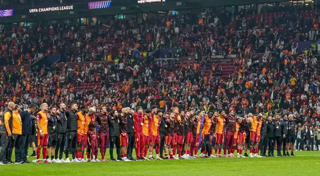 There are 3 departures on the way at Galatasaray.