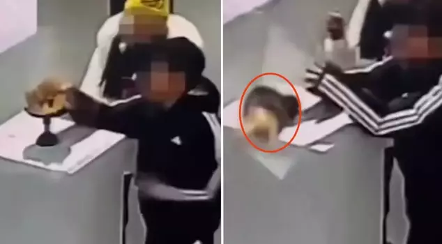 Accident at the Beijing Museum: A 2-kilogram gold crown fell to the ground, causing damage worth £42,000.