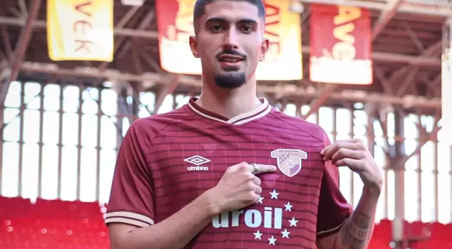 Göztepe has signed Swiss playmaker Alexis Antunes.