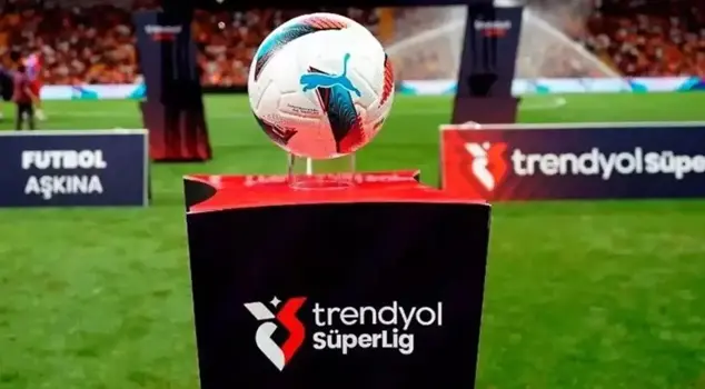 The leaf fall continues! Another coach has lost their seat in the Super League.