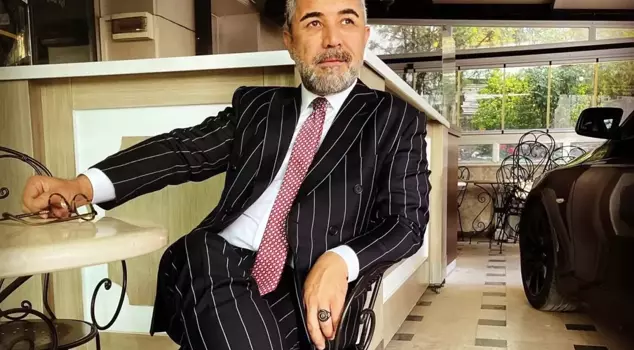 Journalist Veyis Ateş is at the courthouse.