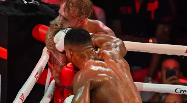 أنطوني جوشوا كسر فك جاك بول.