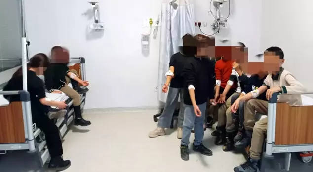 Twenty-three students who fell ill at school were taken to the hospital.