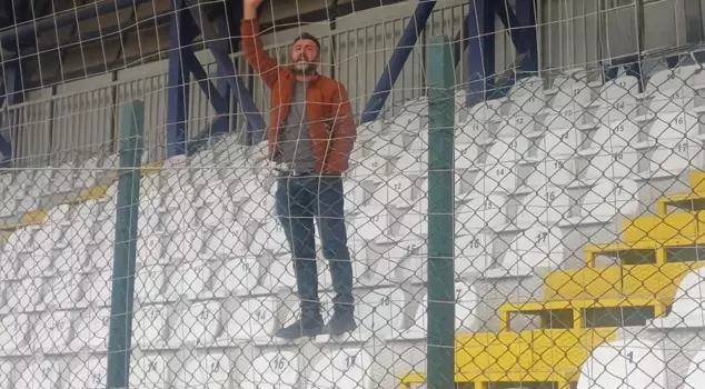 He traveled 600 kilometers to support his team all by himself.