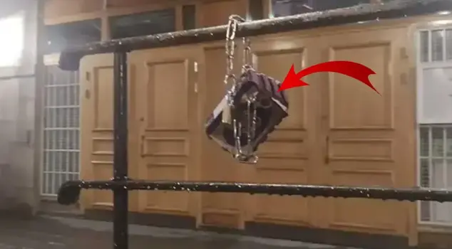 Low provocation in the mosque! They chained the Quran to the barriers.