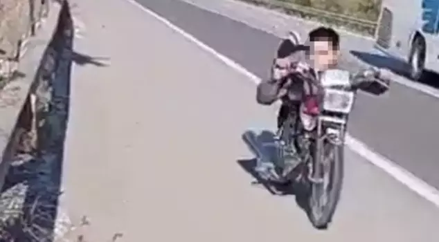 Dangerous journey on the highway: 63,000 lira fine for unlicensed driver.