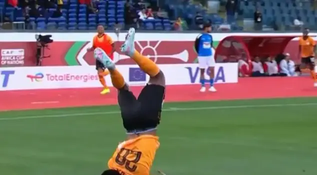 Он забил гол на 90+1 минуте, в своей радости он ломал шею.