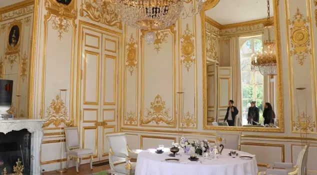 The French presidential palace was also robbed; they attempted to steal the dishes and sell them online.