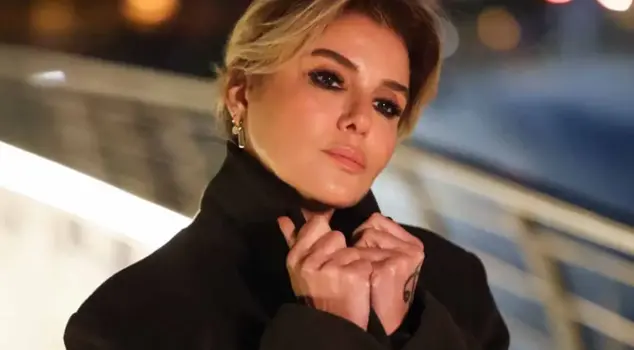 غولبن إرجن بإطلالة غير عادية! الأنظار تركزت على فخذها.