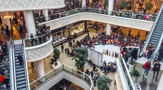 A striking proposal from the MHP for shopping malls: They should be closed on Sundays.