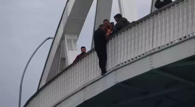 Он совершил попытку самоубийства в седьмой раз.