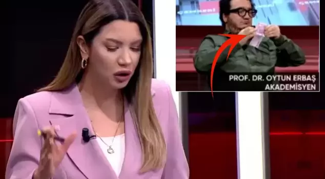 The moment that made an impact on the live broadcast: He started taking it out of his pocket and counting.