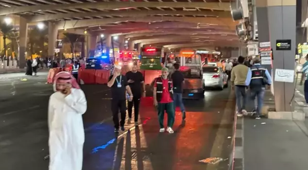 A Turkish group heading to Mecca for Umrah was hit by a bus: There are dead and injured.