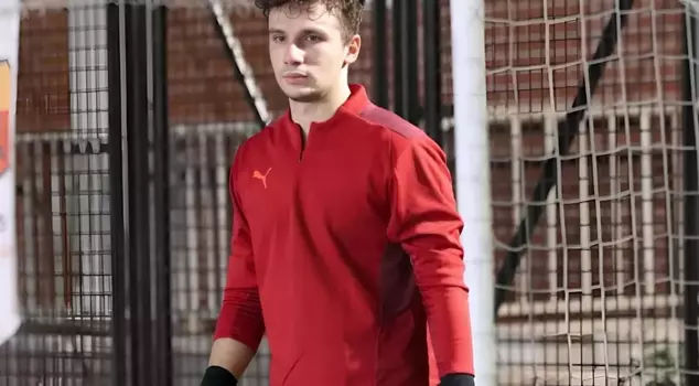 Он остался без команды, новую работу нашел на мини-футбольном поле.