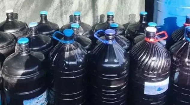 A major raid by the gendarmerie in Muğla: 1 ton of counterfeit alcohol seized before it could be released into the market.