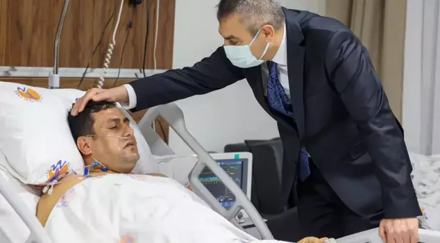 Okul bahçesinde tüfekle vurulan müdürden güzel haber. 

Перевод на русский язык: 

