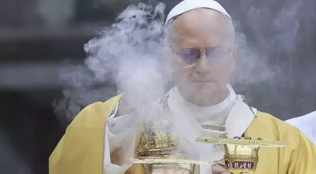 Pope Leo XIII presided over the Christmas mass for the first time in the Vatican.