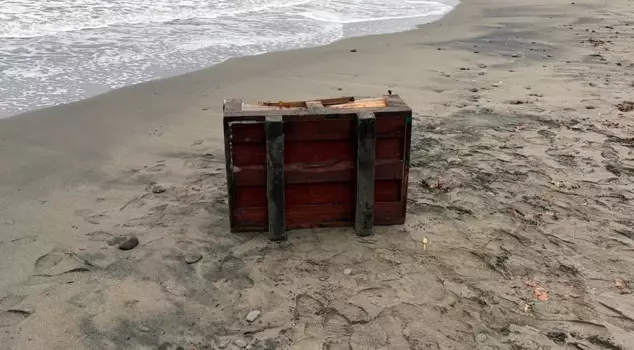 A mysterious chest washed up on the shore has put teams on alert! The writings on it will be examined.