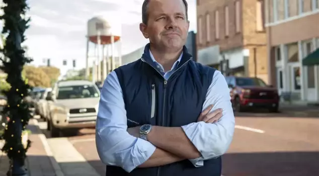 Компания продала свою фирму и распределила среди сотрудников по 20 миллионов лир в качестве премии.