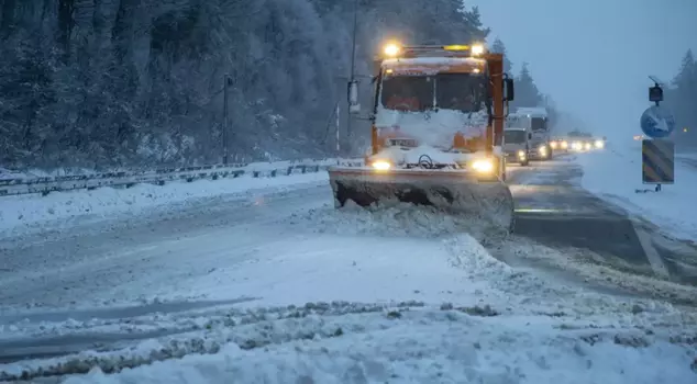 The snow depth reached 10 centimeters on the main artery of Turkey.