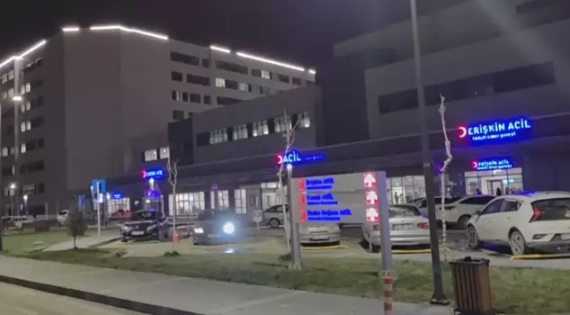 Sebebi akılalmaz! İki kadın arkadaş arasındaki tartışma kanla bitti. 

Причина невероятна! Спор между двумя подругами закончился кровью.