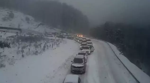 The ordeal of returning on the Uludağ road caused a traffic jam stretching for kilometers.