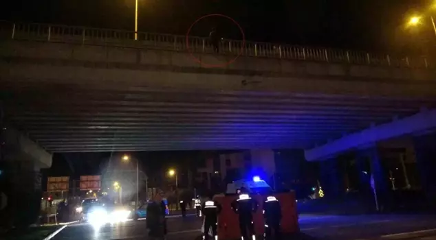 In the incident where the police saved a woman from the brink of death, the person who made everyone give up with his words has been detained.