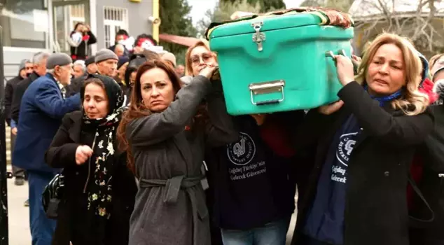 Kadriye Köken, who was killed by her husband, was bid farewell on her final journey by women.