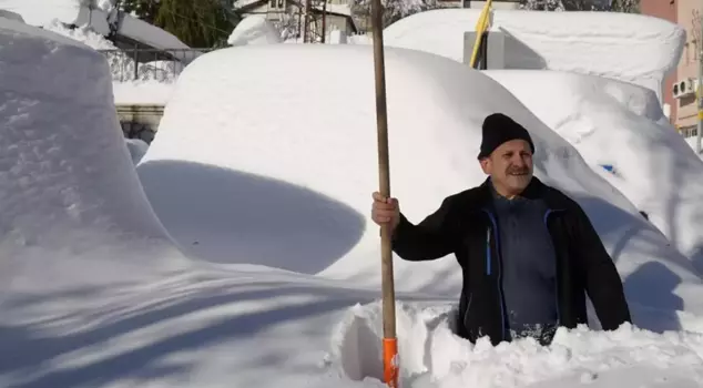 The district is buried in snow! Citizens can't find their cars.