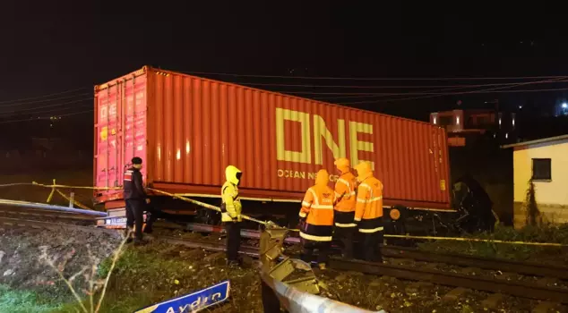 A truck that lost control in Aydın plunged onto the tracks: The driver lost his life.