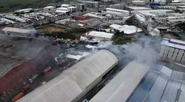 The factory fire ongoing in Esenyurt was captured from the air.