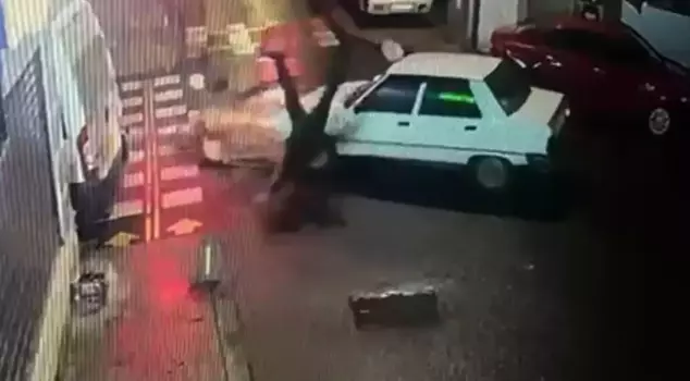 The driver who was lying on the ground after the accident was checked and then fled the scene; those moments were captured on camera.