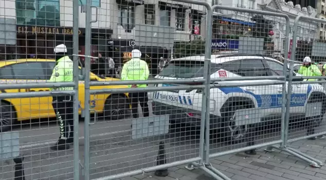 New Year's preparations in Taksim! Iron barriers have been brought in, roads have been closed.