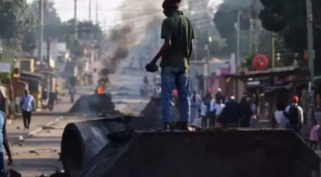 Eight people were killed in a clash between police and local militias in Mozambique.