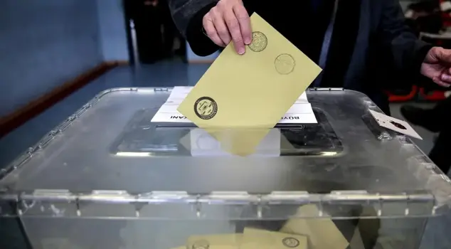 The number of members of political parties has been determined.