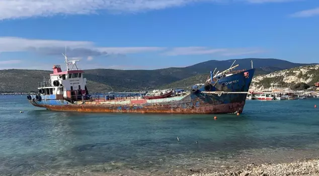 Asbestos ship scandal at the world-famous Demircili Beach.