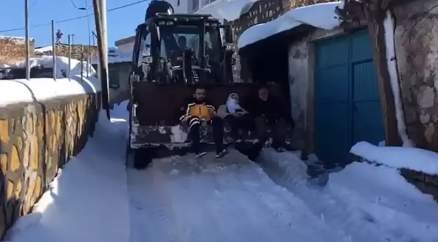The roads were covered with snow, and the patient was transported to the hospital by a shovel.
