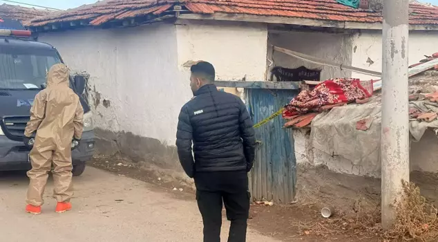 أدى إضافة مادة مضافة إلى الطلاء إلى التسمم: تم نقل 8 أشخاص إلى المستشفى.