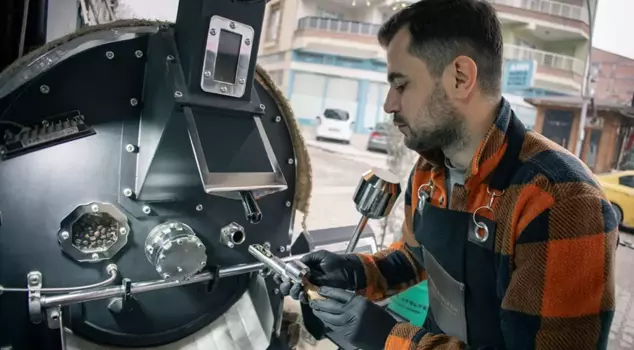 A young entrepreneur receiving coffee-making training is sending products to 8 countries.