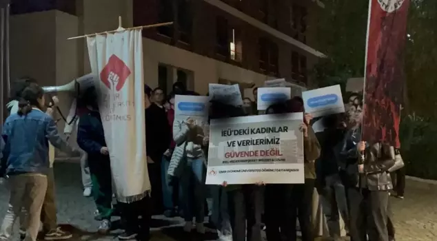 Female students stand in Izmir: We do not want harassers on campus!