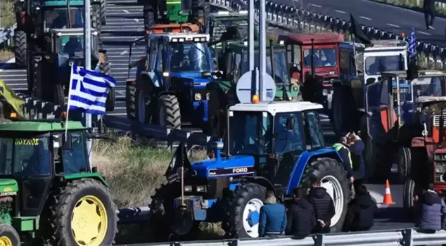 Activist farmers in Greece have decided to close roads and border crossings for 48 hours.