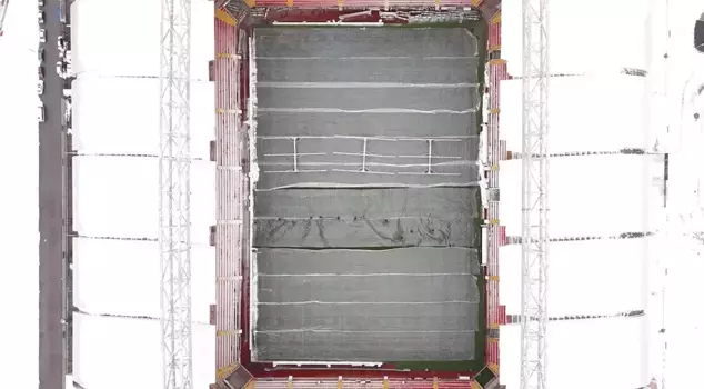 The temperature dropped to minus 17 degrees, and they found a solution with a plastic cover.