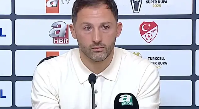 في المؤتمر الصحفي، رد فعل صادم! تيدسكو لم يعرف ماذا يفعل.