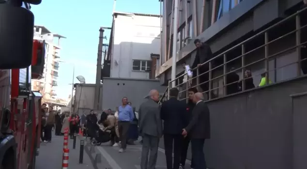 Fire panic at the Bayrampaşa District Governorship: The building was evacuated.
