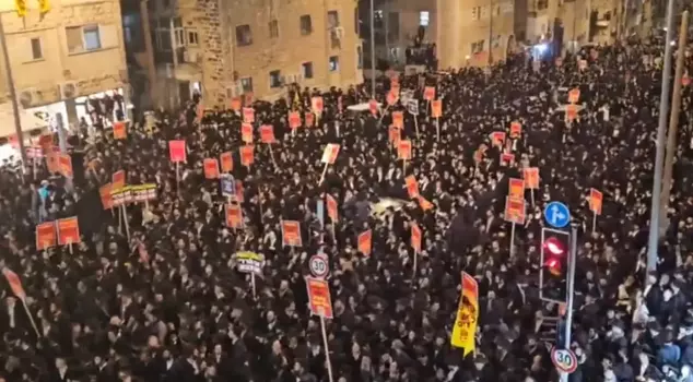 This is not Iran, it's Israel! Thousands of Haredi Jews took to the streets.