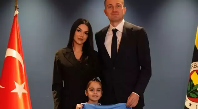 Mert Günok is officially at Fenerbahçe.