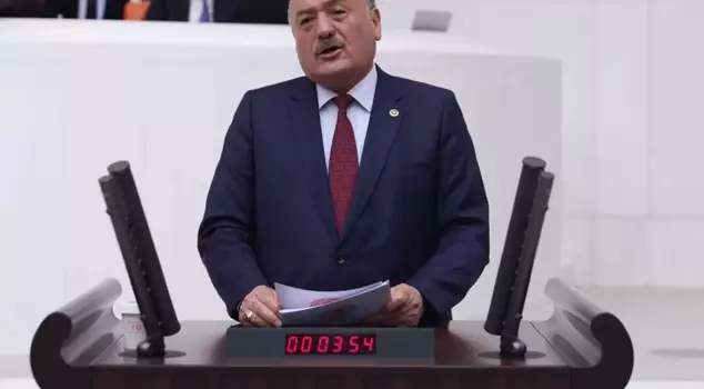 We saw this too! A member of parliament advertising a hotel from the podium.